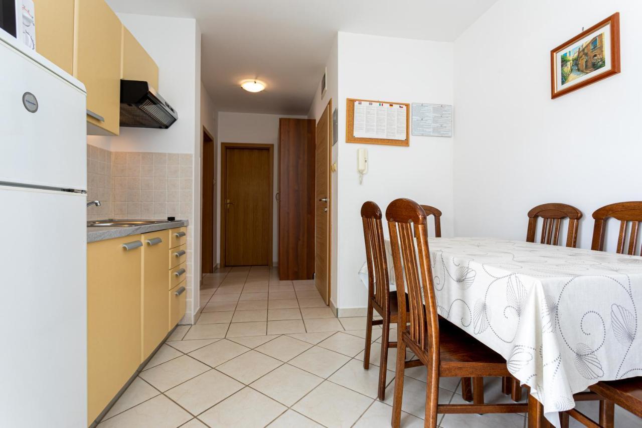 Apartments Crnekovic II Popa Dorcica Baska  Exterior photo